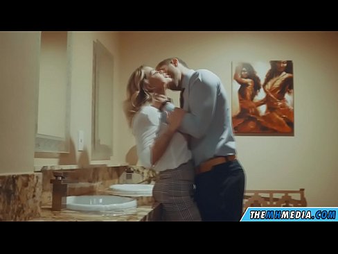 ❤️ Quando uma loira peituda o seduz em um banheiro público ❤️ Sexo vídeo em pt-br.safehaus.top ❌❤